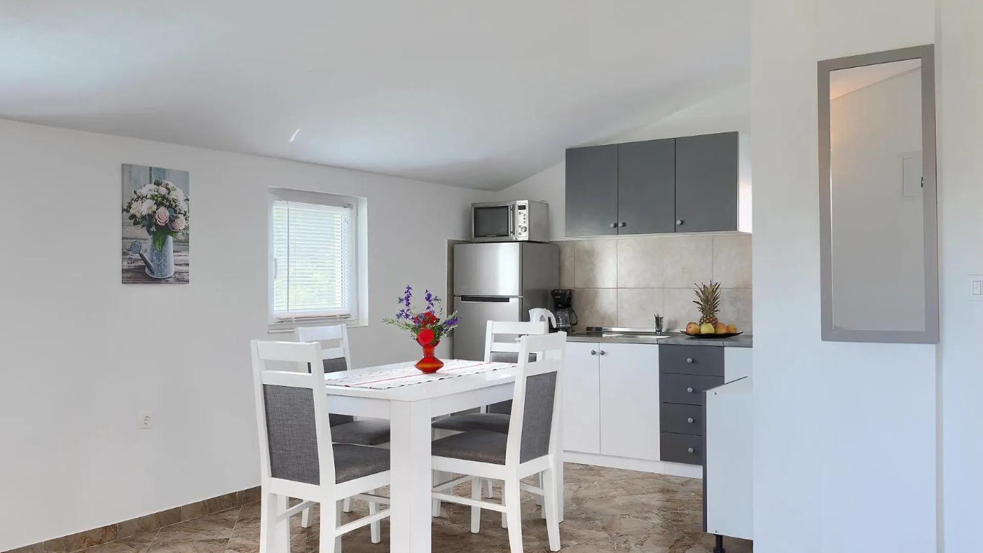 Επικοινωνία με το Apartment Mirjana